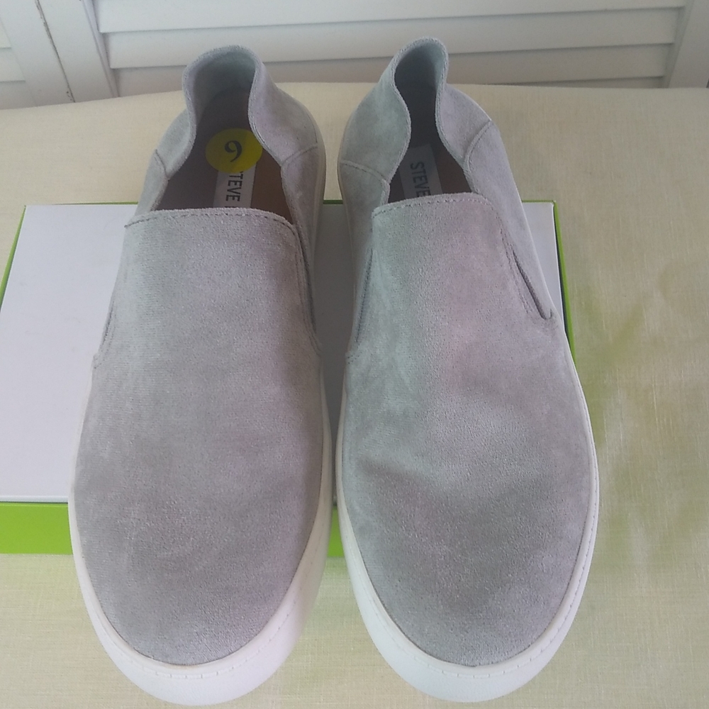 Steve Madden Suede Slip-on